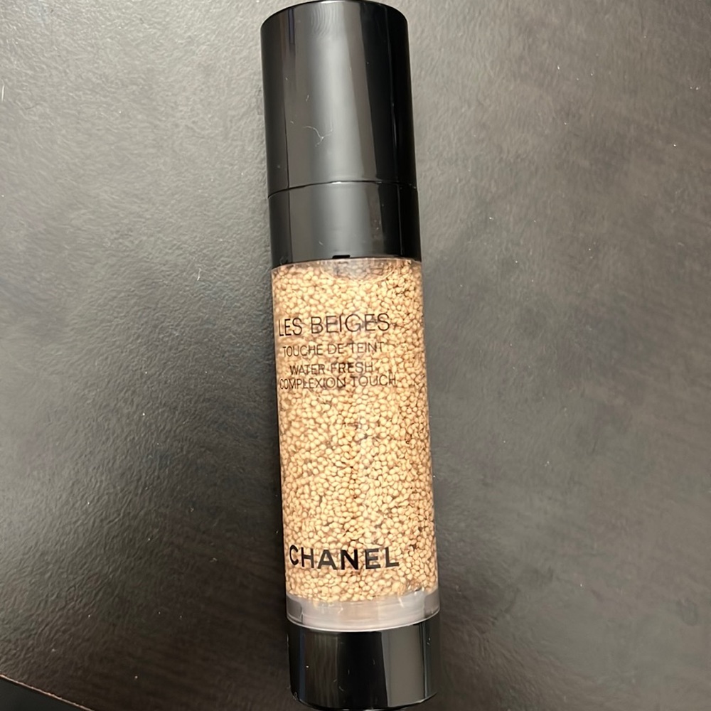 Chanel Les Beiges Water Fresh Complexion Touch B20